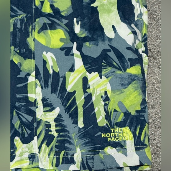 The North Face Swim Trunks Mens Classic Hybrid Flash Dry Green Floral XL - Picture 2 of 5